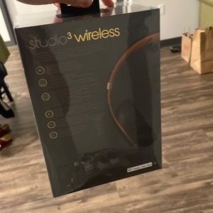 beats studio 3 wireless headphone in midnight black